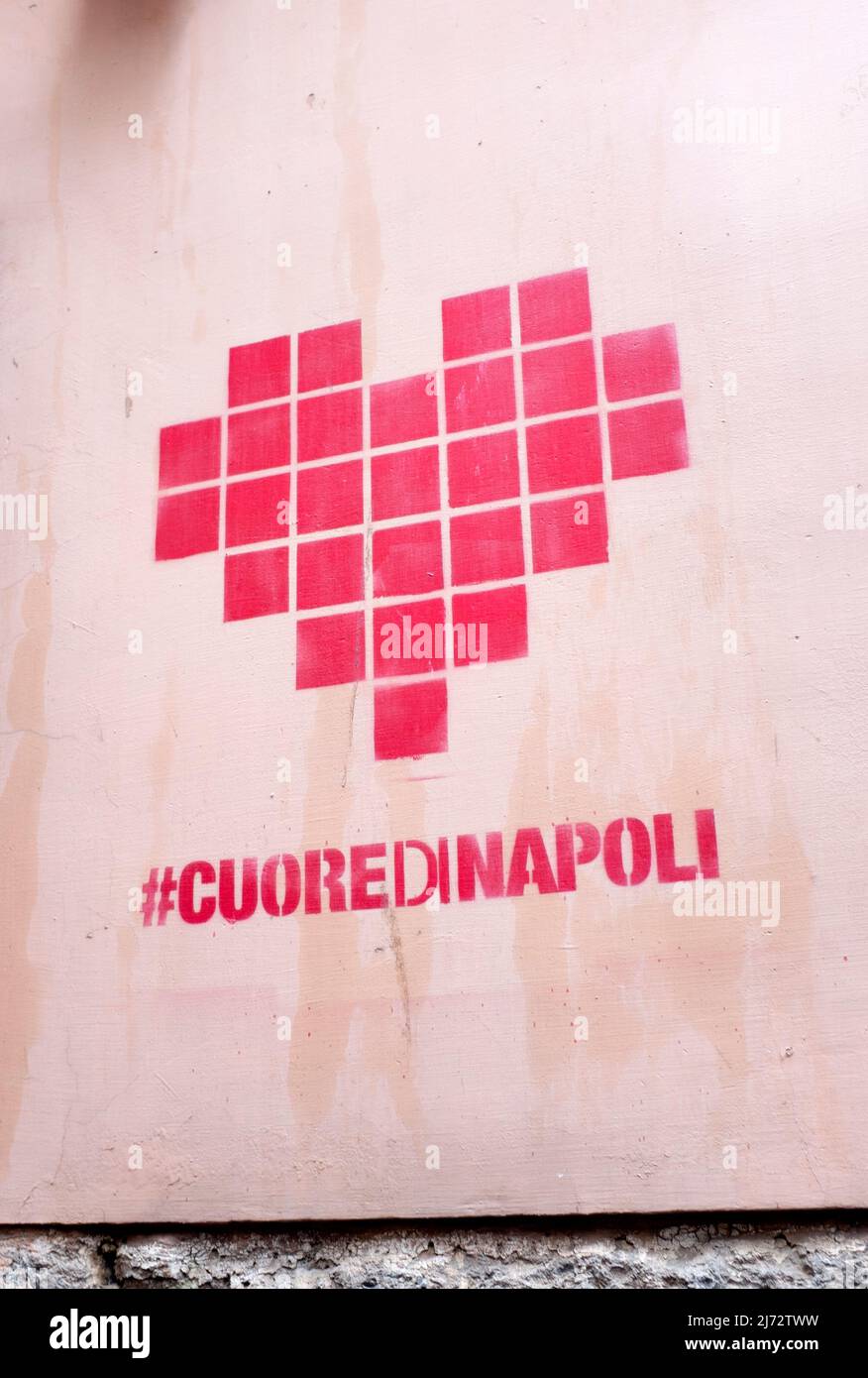 Via Cuoredinapoli Hash Tag sul muro di Napoli Italia Foto Stock