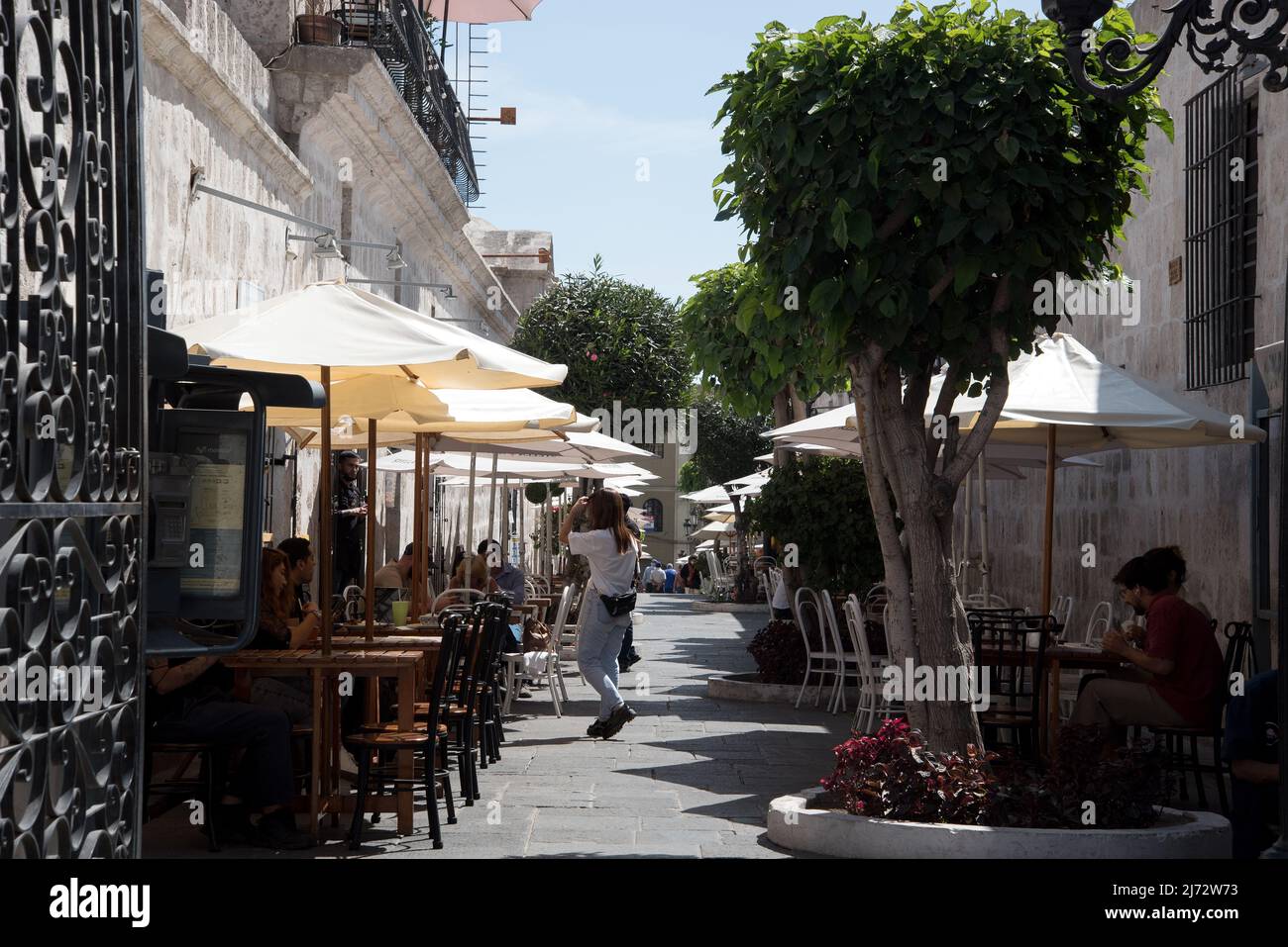 Passaggio dietro la Cattedrale molti ristoranti Foto Stock