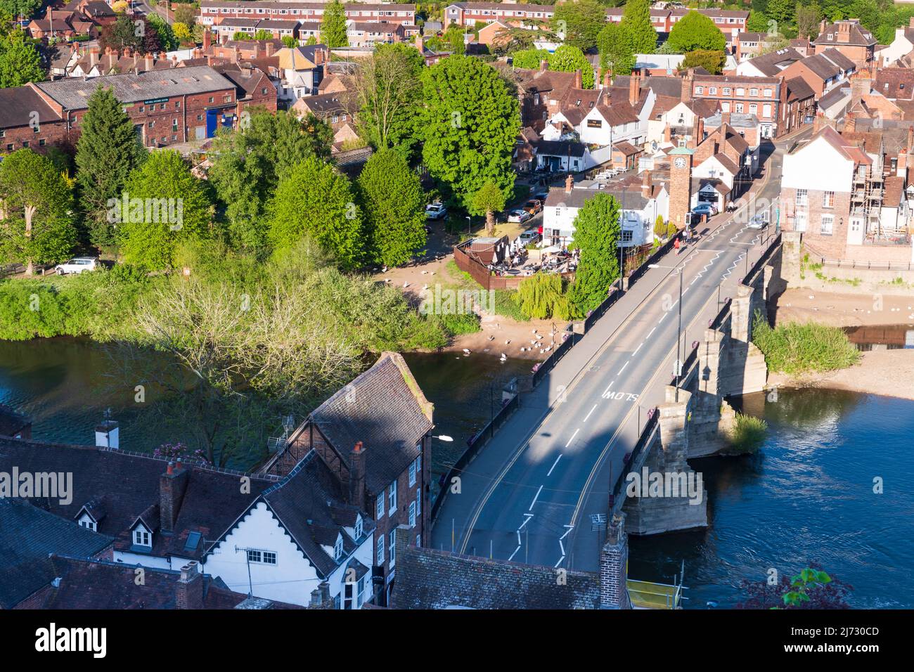 Una vista di Low Town nella città mercato di Bridgnorth in Shropshire, Regno Unito in una serata di sole Foto Stock