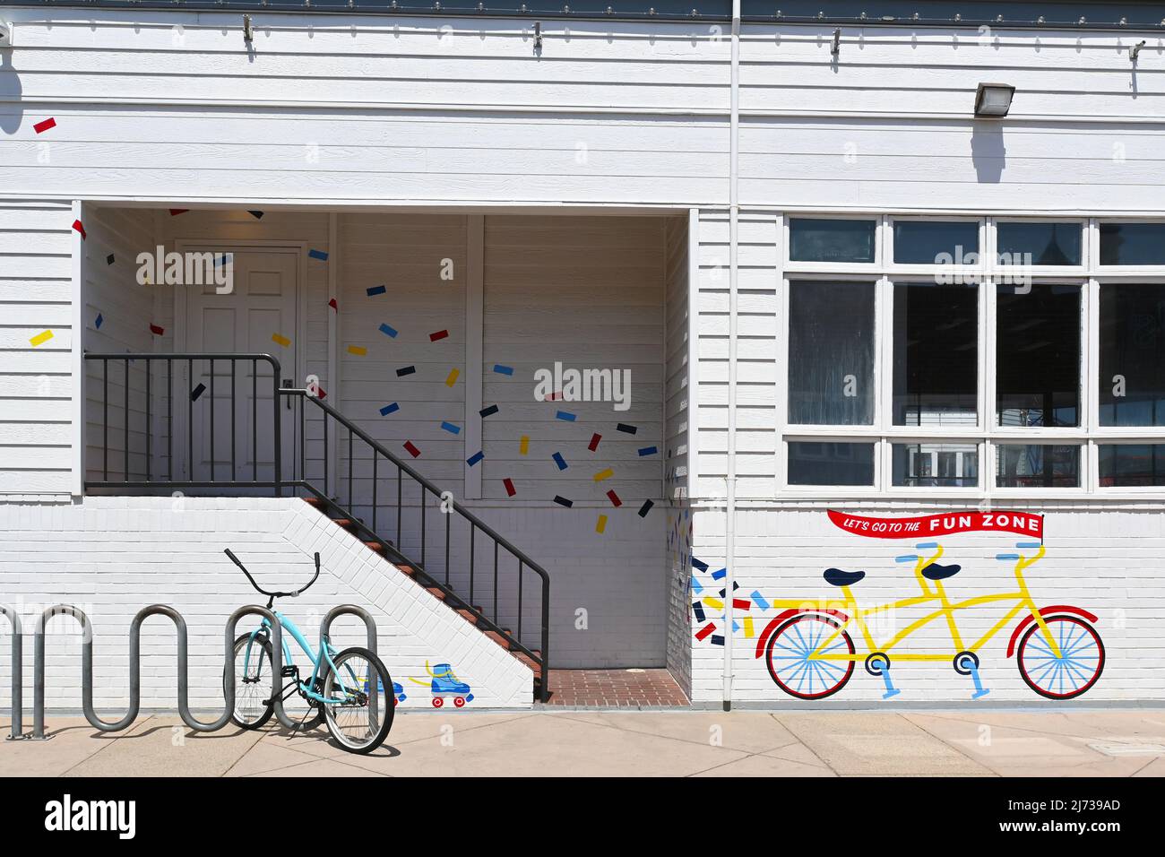 NEWPORT BEACH, CALIFORNIA - 4 MAGGIO 2022: Il murale della Balboa Fun zone. Foto Stock