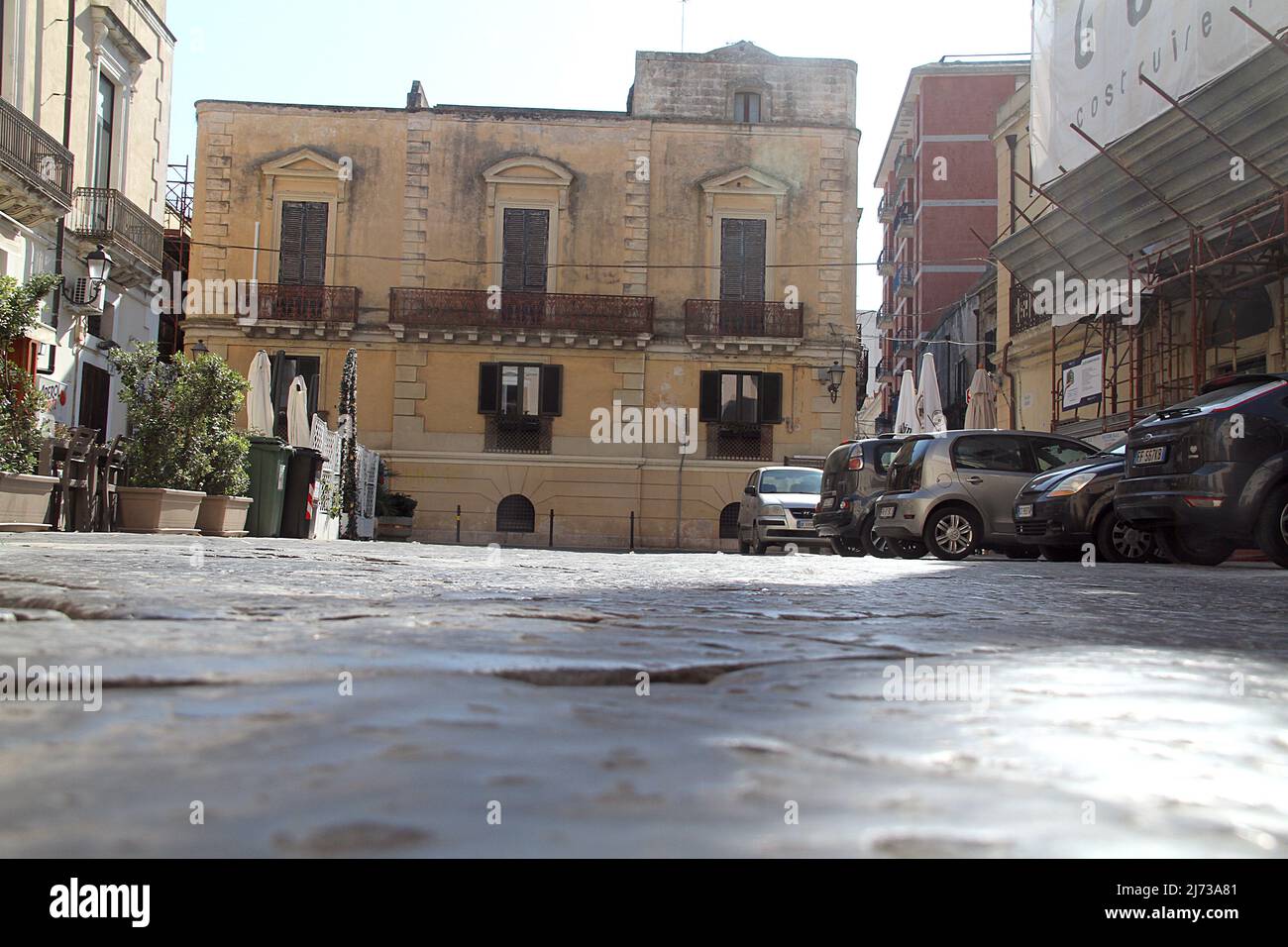 Vecchi edifici nel centro storico di Brindisi, Italia Foto Stock