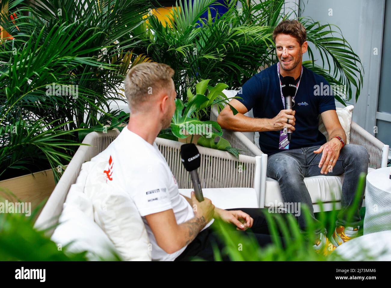 Romain Grosjean, ritratto intervista Canal + con MAGNUSSEN Kevin (den), Haas F1 Team VF-22 Ferrari, ritratto durante la Formula 1 Crypto.com Miami Grand Prix 2022, 5th round del FIA Formula uno World Championship 2022, sull'autodromo Internazionale di Miami, dal 6 al 8 maggio 2022 a Miami Gardens, Florida, Stati Uniti d'America - Foto Xavi Bonilla / DPPI Foto Stock
