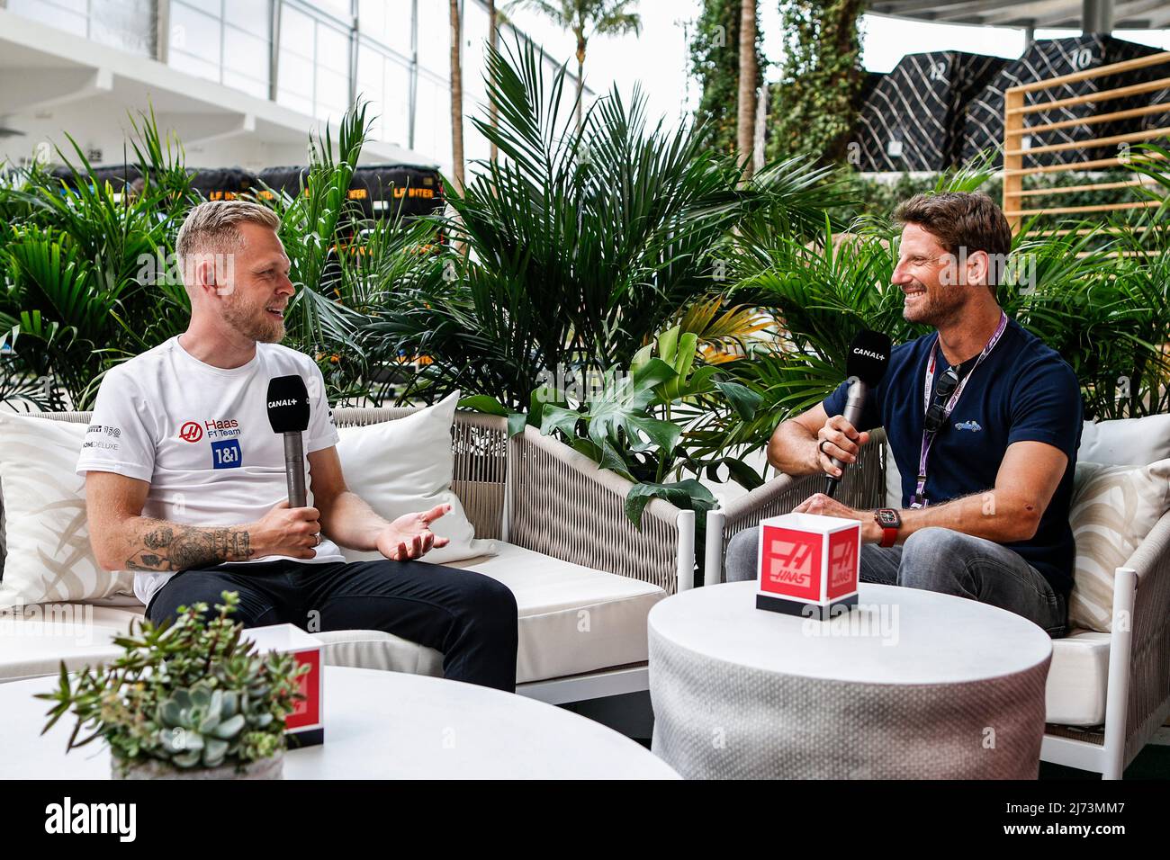 Romain Grosjean, ritratto intervista Canal + con MAGNUSSEN Kevin (den), Haas F1 Team VF-22 Ferrari, ritratto durante la Formula 1 Crypto.com Miami Grand Prix 2022, 5th round del FIA Formula uno World Championship 2022, sull'autodromo Internazionale di Miami, dal 6 al 8 maggio 2022 a Miami Gardens, Florida, Stati Uniti d'America - Foto Xavi Bonilla / DPPI Foto Stock