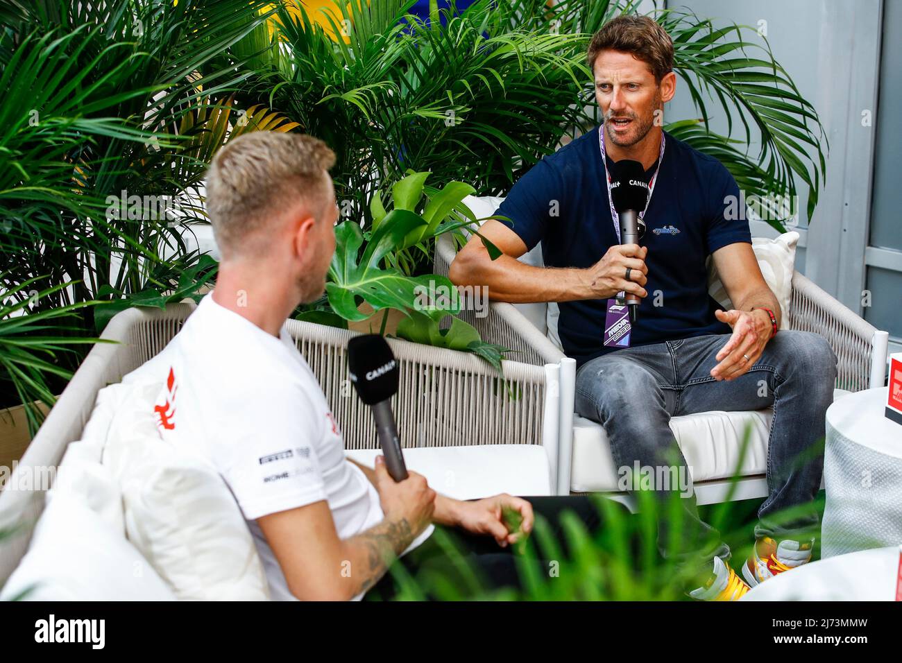 Romain Grosjean, ritratto intervista Canal + con MAGNUSSEN Kevin (den), Haas F1 Team VF-22 Ferrari, ritratto durante la Formula 1 Crypto.com Miami Grand Prix 2022, 5th round del FIA Formula uno World Championship 2022, sull'autodromo Internazionale di Miami, dal 6 al 8 maggio 2022 a Miami Gardens, Florida, Stati Uniti d'America - Foto Xavi Bonilla / DPPI Foto Stock