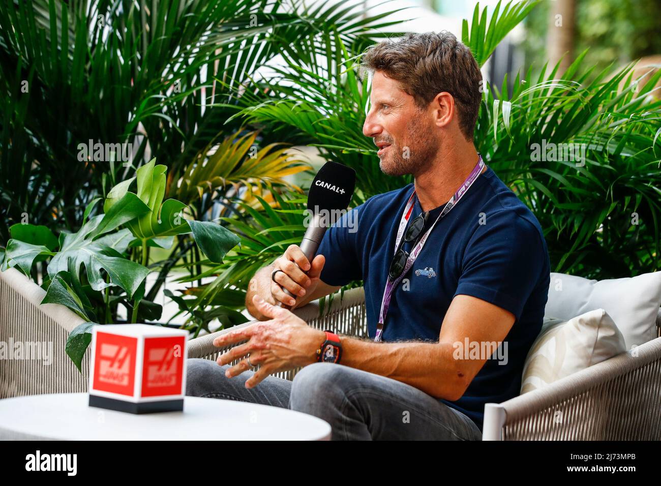 Romain Grosjean, ritratto intervista Canal + durante la Formula 1 Crypto.com Miami Grand Prix 2022, 5th round del FIA Formula uno World Championship 2022, sull'Autodromo Internazionale di Miami, dal 6 al 8 maggio 2022 a Miami Gardens, Florida, Stati Uniti d'America - Foto Xavi Bonilla / DPPI Foto Stock