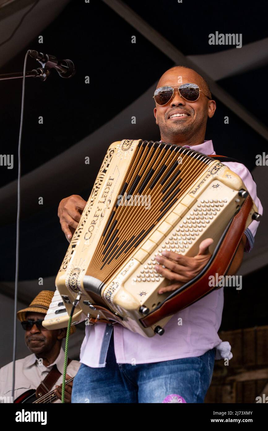 Cory Ledet durante il New Orleans Jazz & Heritage Festival il 5 maggio 2022, presso l'ippodromo Fair Grounds di New Orleans, Louisiana (foto di Daniel DeSlover/Sipa USA) Foto Stock