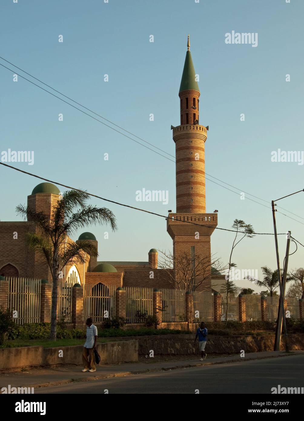 Al-Madina Masjid (moschea), Limbe, Malawi, Africa - molti indiani sono emigrati in Malawi e sono coinvolti nel commercio e nel commercio lì. Foto Stock