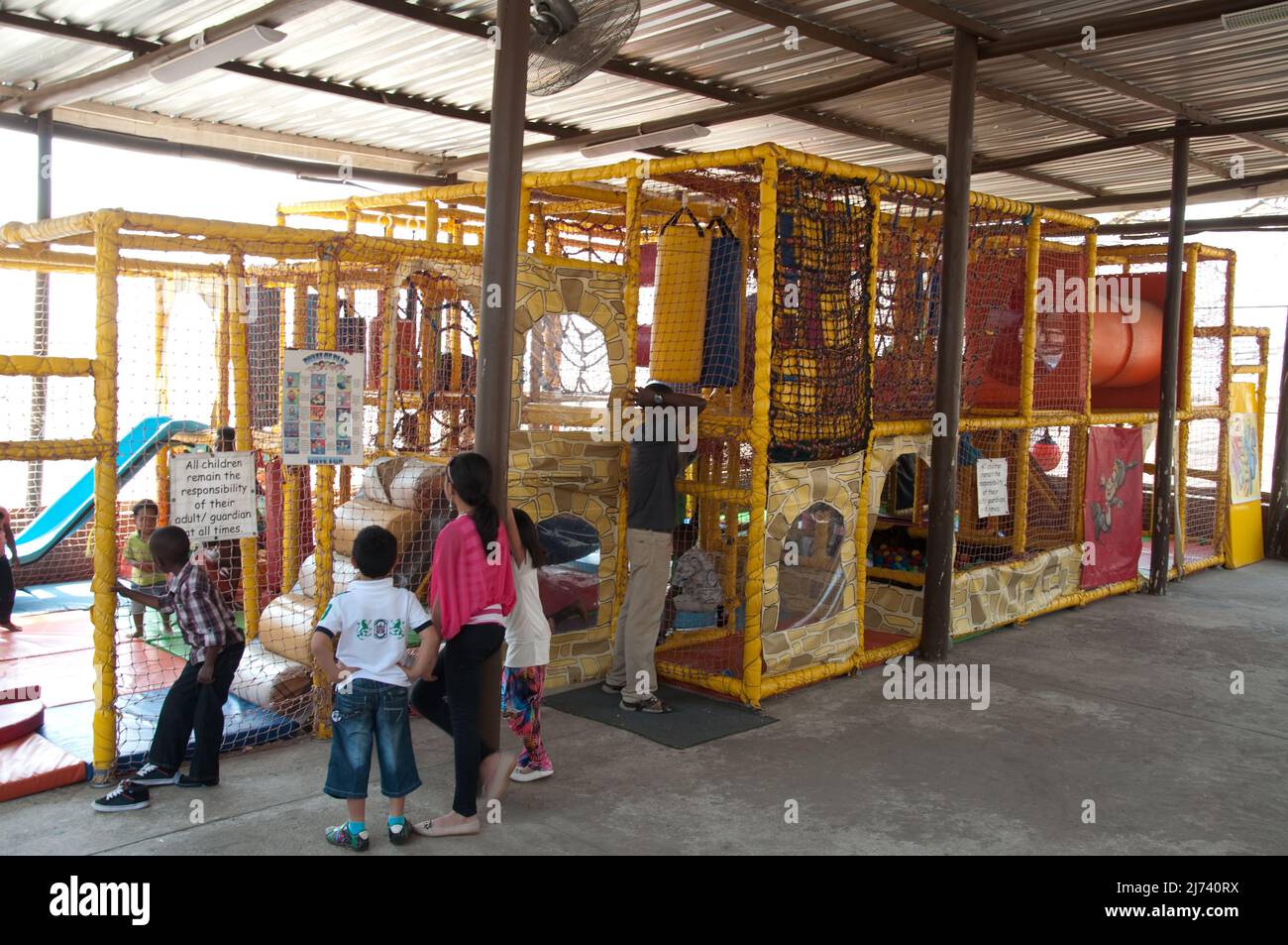 Area giochi per bambini piccoli, Blantire, Malawi, Africa Foto Stock