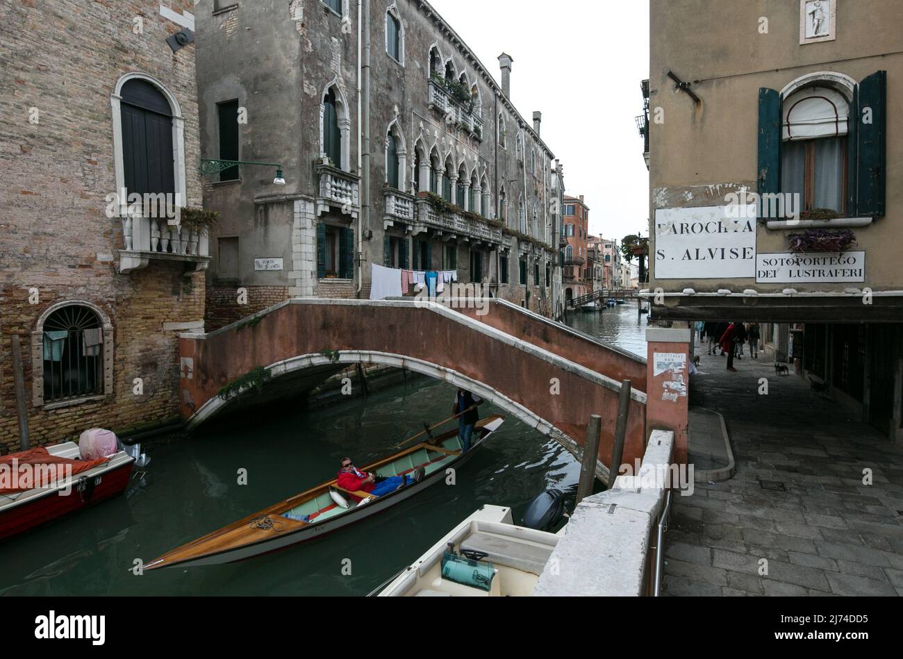 Italien Venedig Cannaregio-Bezirk Ponte de l´ Aseo -593 darüber Palazzo Loredàn- Gheltoff inten Rio della Misericordia Foto Stock