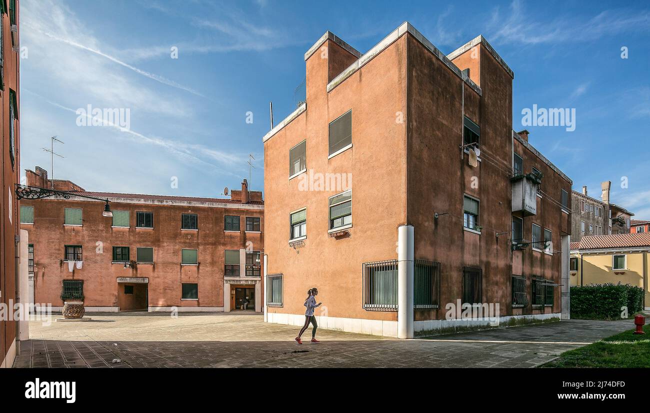 Italien Venedig Cannaregio-Häuser 9378 postmoderne Wohnsiedlung 1981 von Vittorio Gregotti Teilansicht Foto Stock