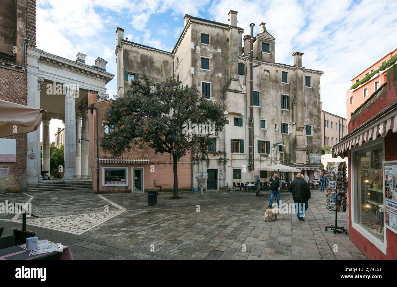 Italien Venedig Häusergruppe neben der Tolentini-Kirche -446 links im Bild Foto Stock