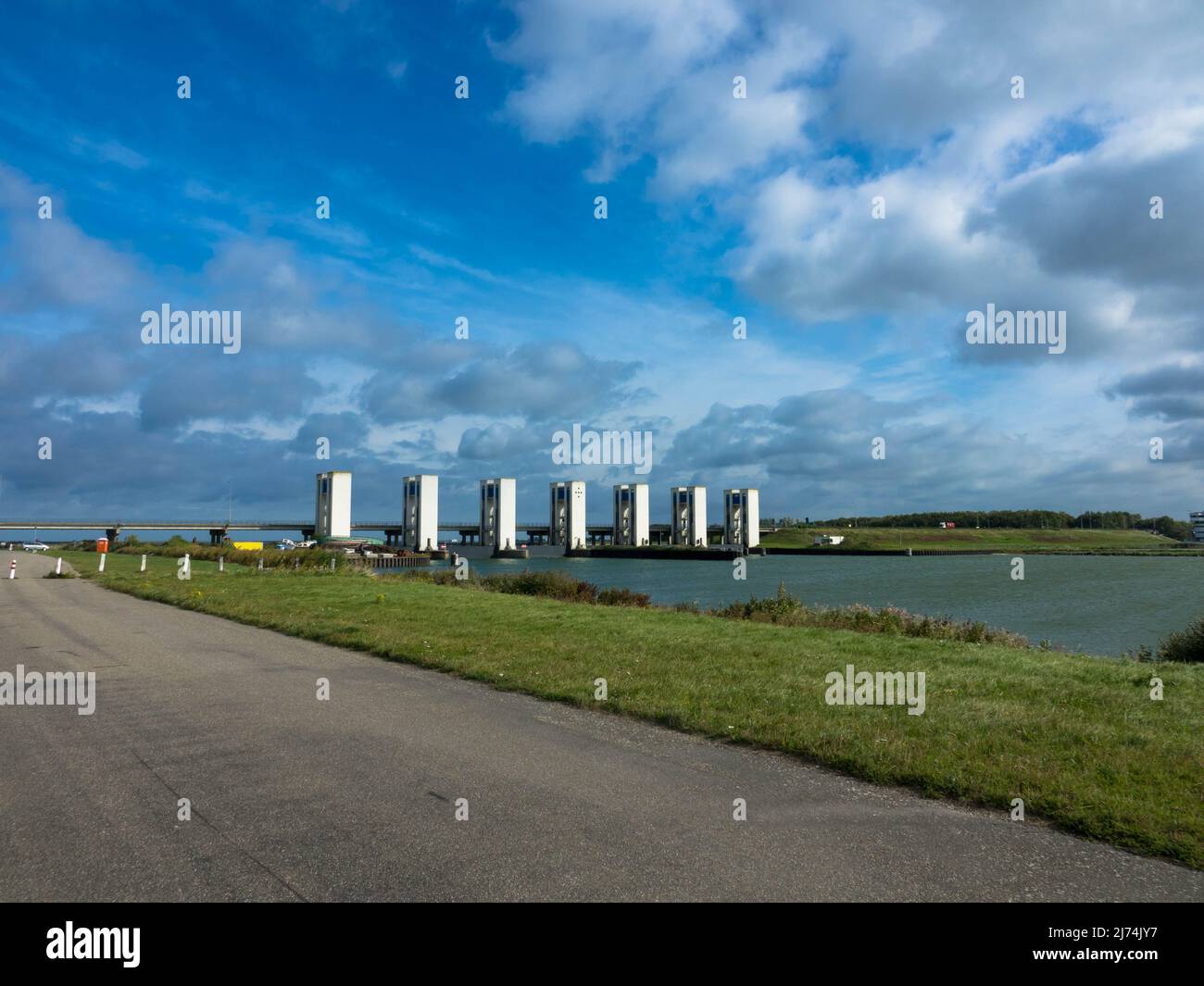 Vista aerea panoramica del sistema di allagamento. Ijsselmeer a destra e Markermeer a sinistra. Lelystad Flevopolder vicino ad Amsterdam Foto Stock