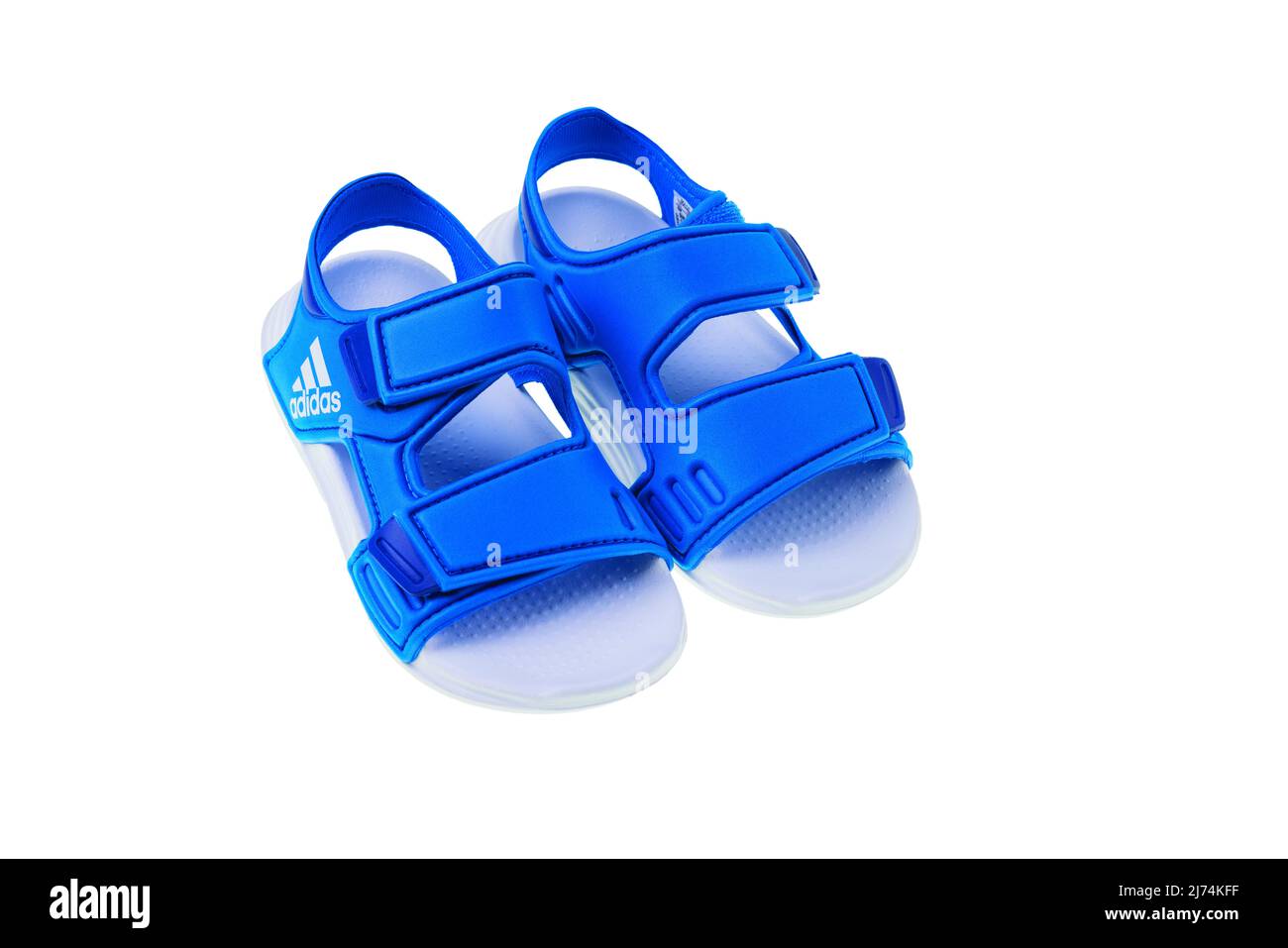 Vista ravvicinata delle scarpe per bambini blu adidas su sfondo bianco.  Svezia Foto stock - Alamy