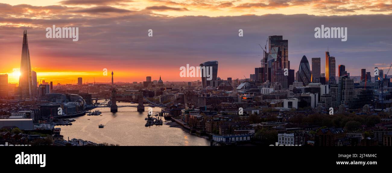 Splendida vista panoramica sul tramonto dello skyline di Londra Foto Stock