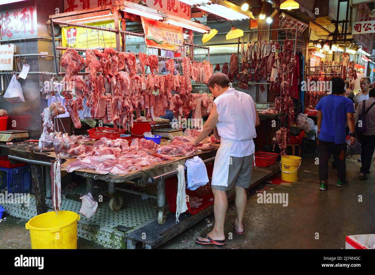 Mercato stand di un macellaio in un mercato a Kowloon, Cina, Hong Kong Foto Stock