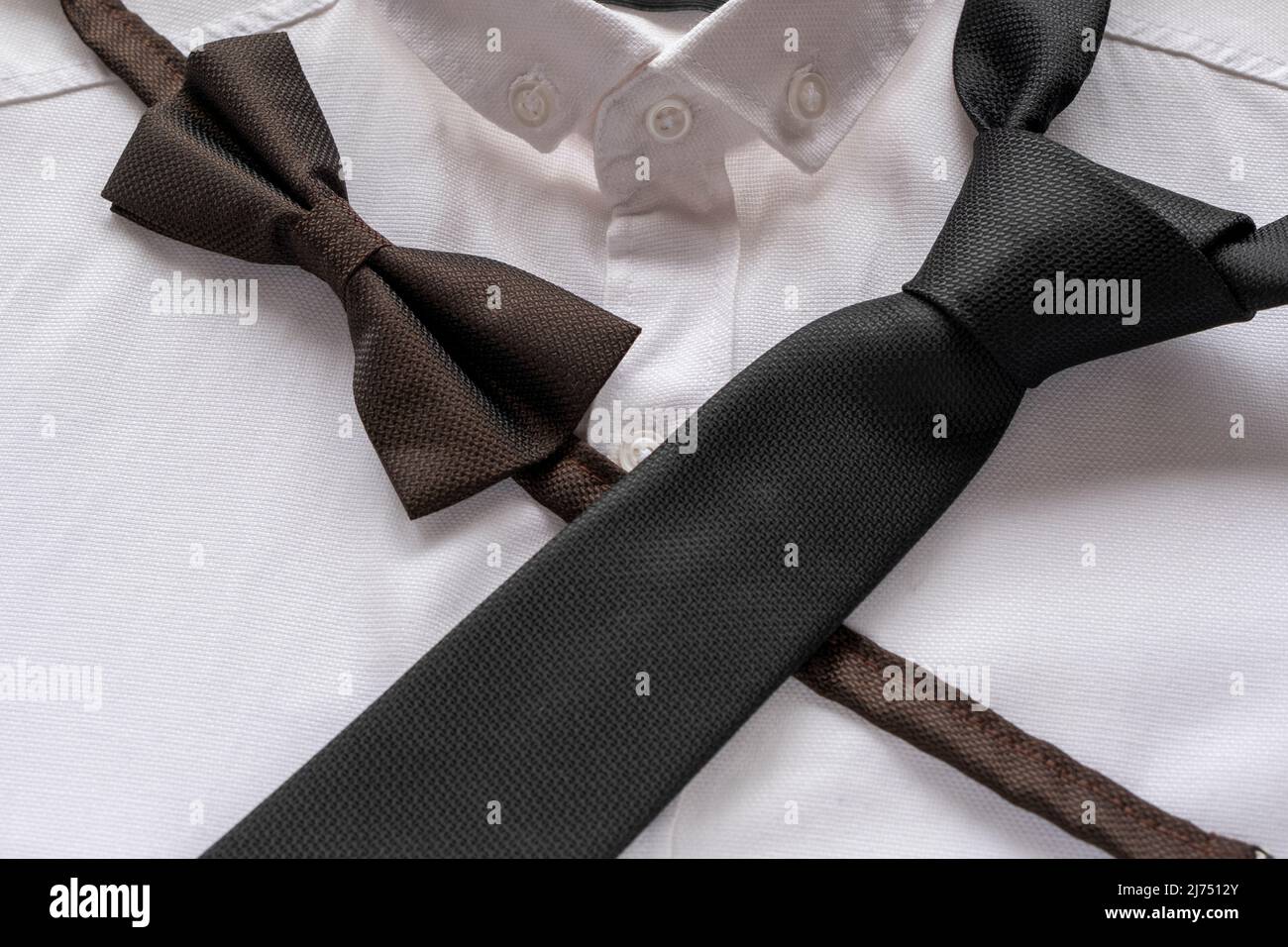 Cravatta nera camicia bianca immagini e fotografie stock ad alta  risoluzione - Alamy