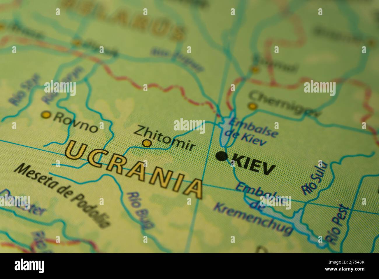 Mappa orografica dell'Ucraina settentrionale e della regione di Kiev. Con riferimenti in spagnolo. Concetto di cartografia, viaggio, geografia. Messa a fuoco differenziata Foto Stock