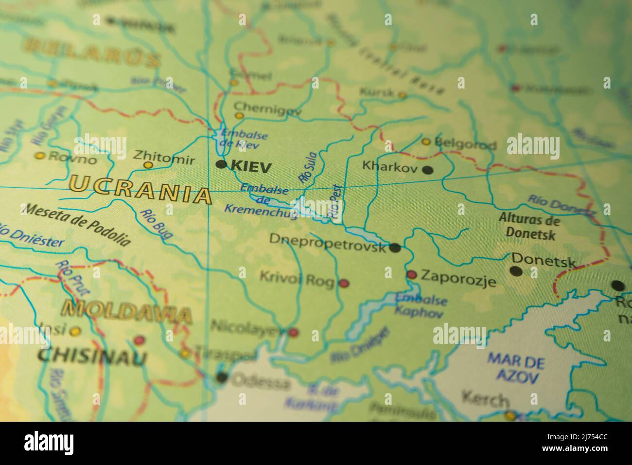 Mappa orografica dell'Ucraina. Con riferimenti in spagnolo. Concetto di cartografia, viaggio, geografia. Messa a fuoco differenziata Foto Stock