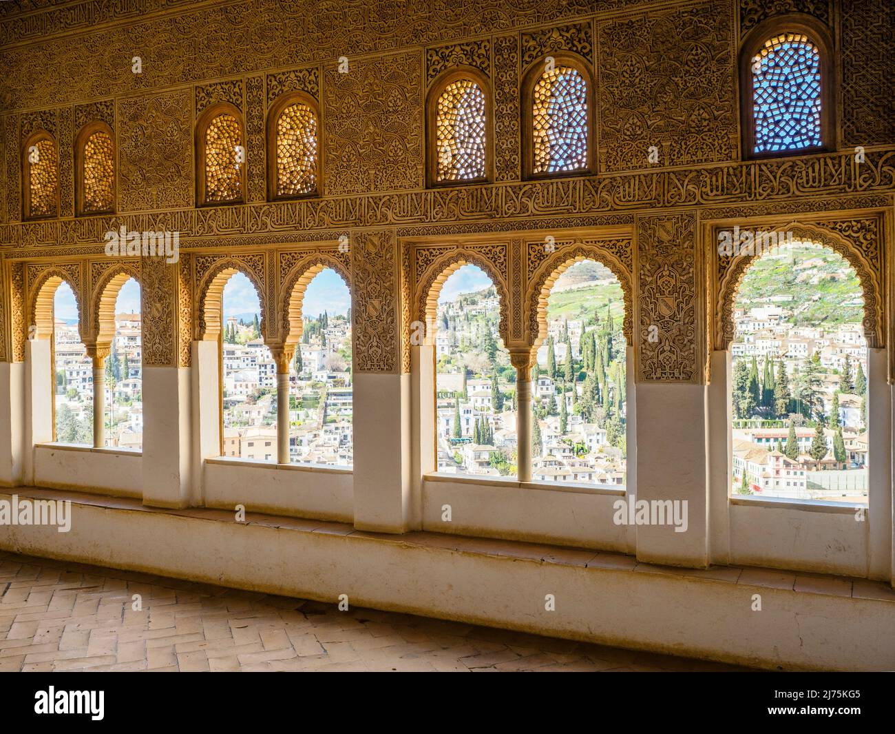 Finestre oratorie del Mexuar nel complesso dei palazzi reali Nasrid - complesso dell'Alhambra - Granada, Spagna Foto Stock