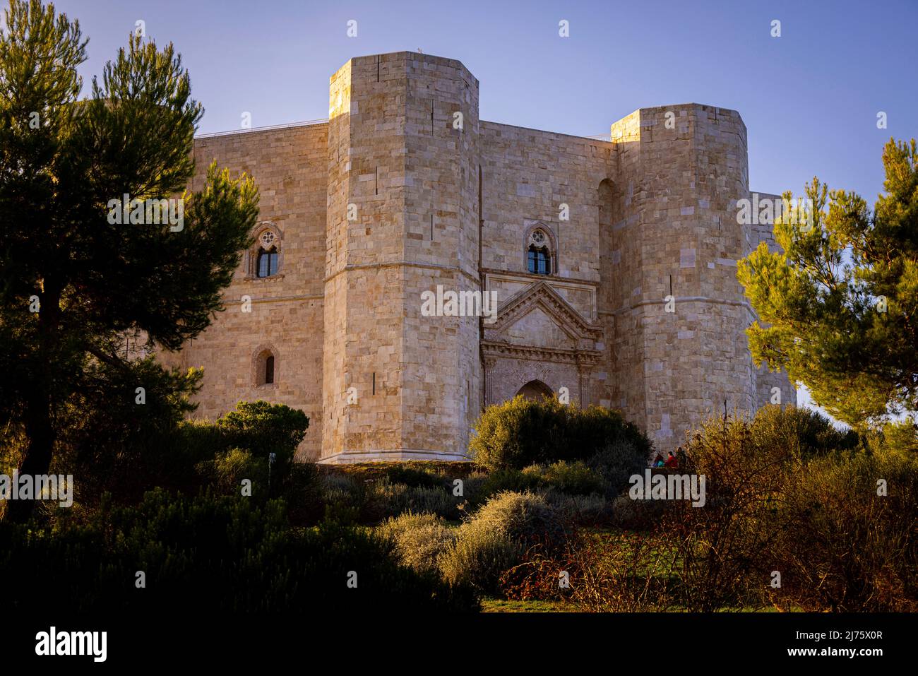 Castel del Monte in Puglia è un punto di riferimento e attrazione turistica popolare, Foto Stock