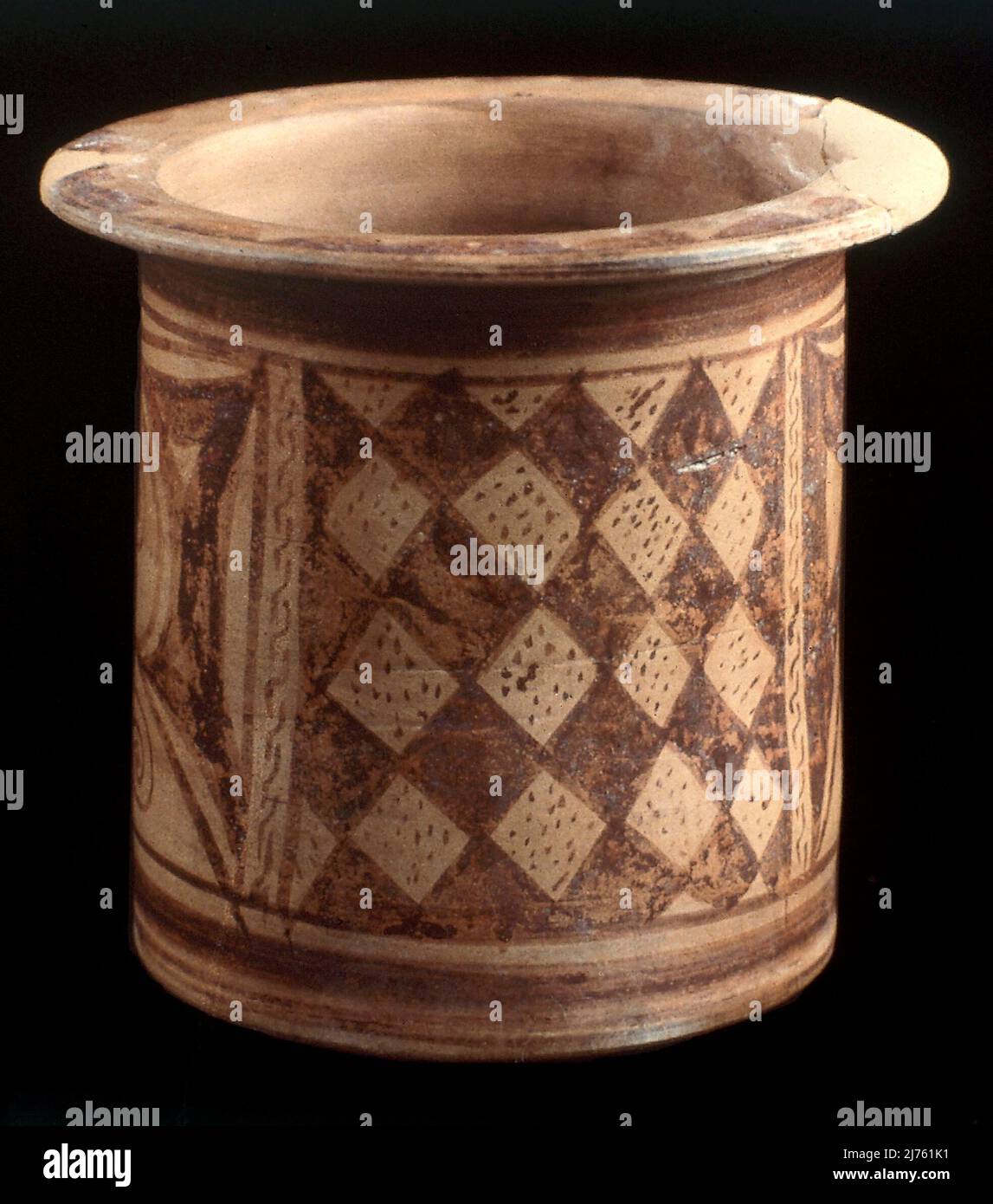 KALATHOS PROCEDENTE DE ALHAMA (MURCIA) - VI/IV AC - CERAMICA IBERICA. LUOGO: MUSEO ARQUEOLOGICO NACIONAL-COLECCION. MADRID. SPAGNA. Foto Stock