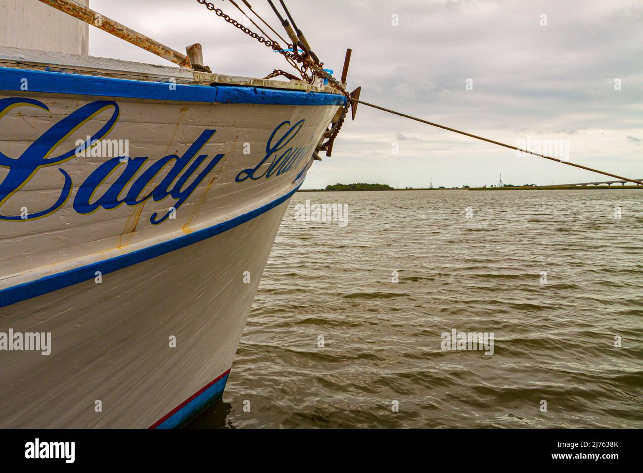 La Shrimp Boat è ormeggiata sul fiume Apalachicola in Water Street, Apalachicola, Florida, USA Foto Stock