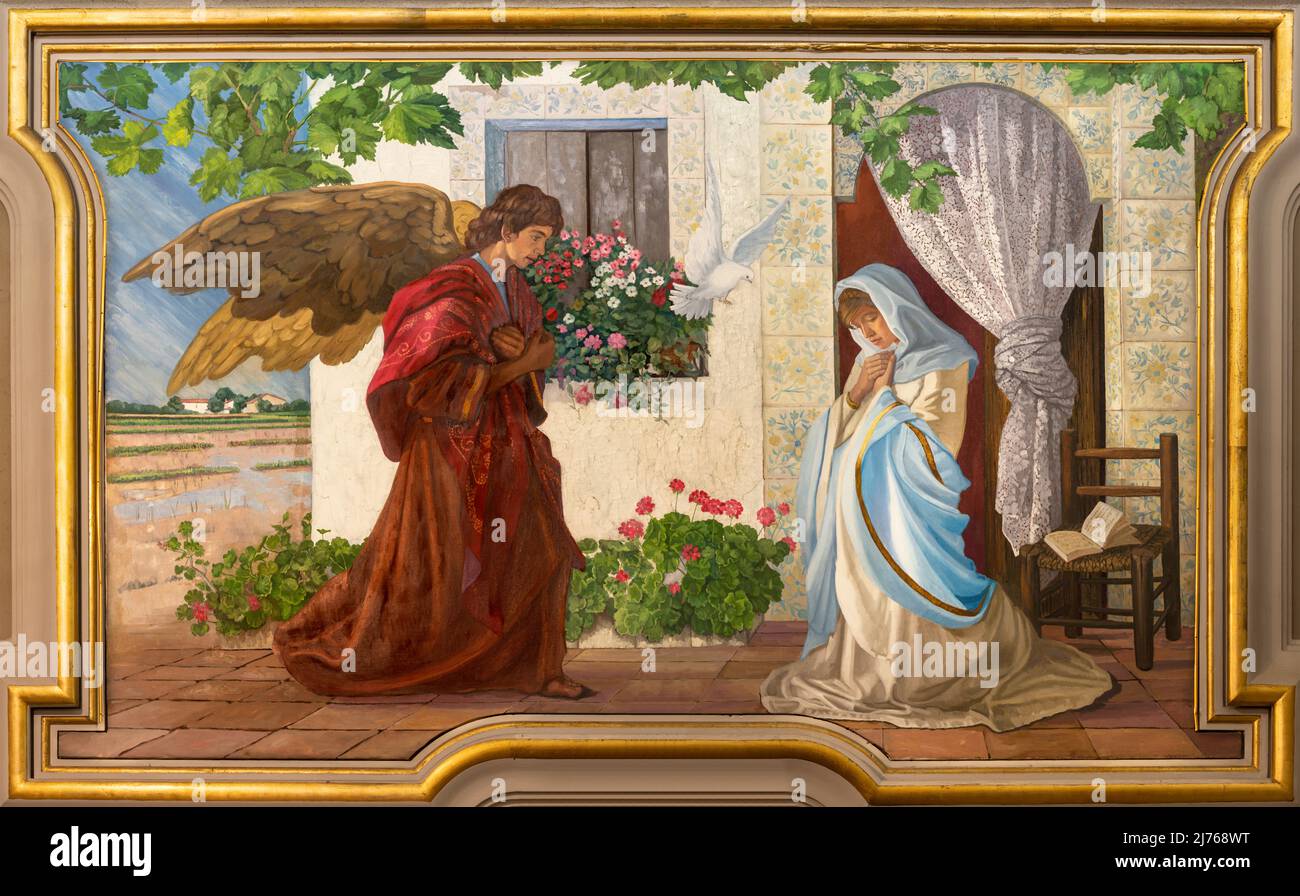 VALENCIA, SPAGNA - 17 FEBBRAIO 2022: L'affresco dell'Annunciazione nella chiesa Iglesia de San Valero y San Vicente Martir di artis sconosciuto del 20. Cent. Foto Stock