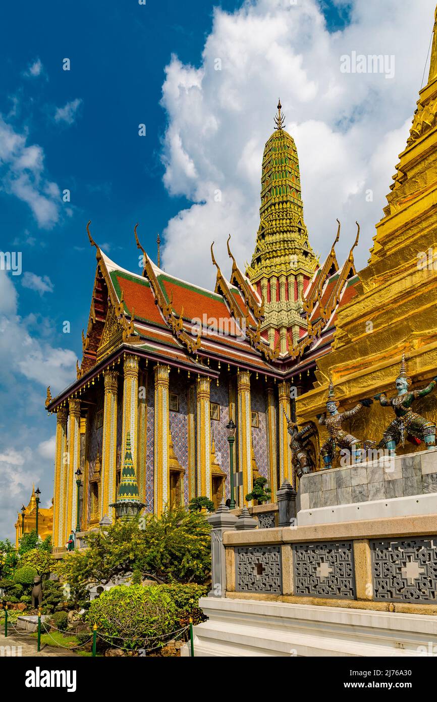 Pantheon reale, Prasat Phra Depbidorn, Palazzo reale, Grand Palace, Wat Phra Kaeo, Tempio del Buddha di Smeraldo, Bangkok, Thailandia, Asia Foto Stock