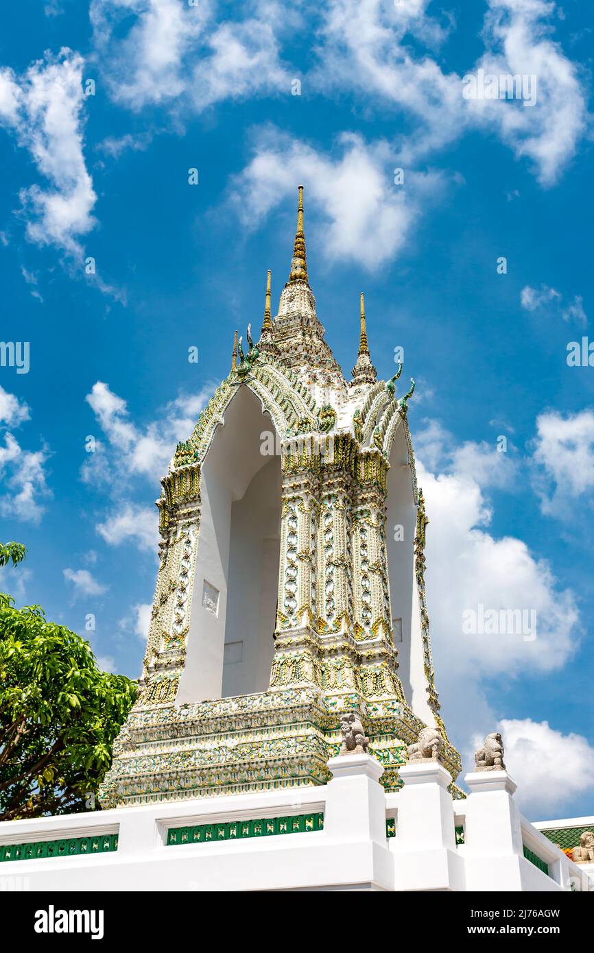 Campanile, complesso del tempio di Wat Pho, Tempio del Buddha sdraiato, Bangkok, Thailandia, Asia Foto Stock