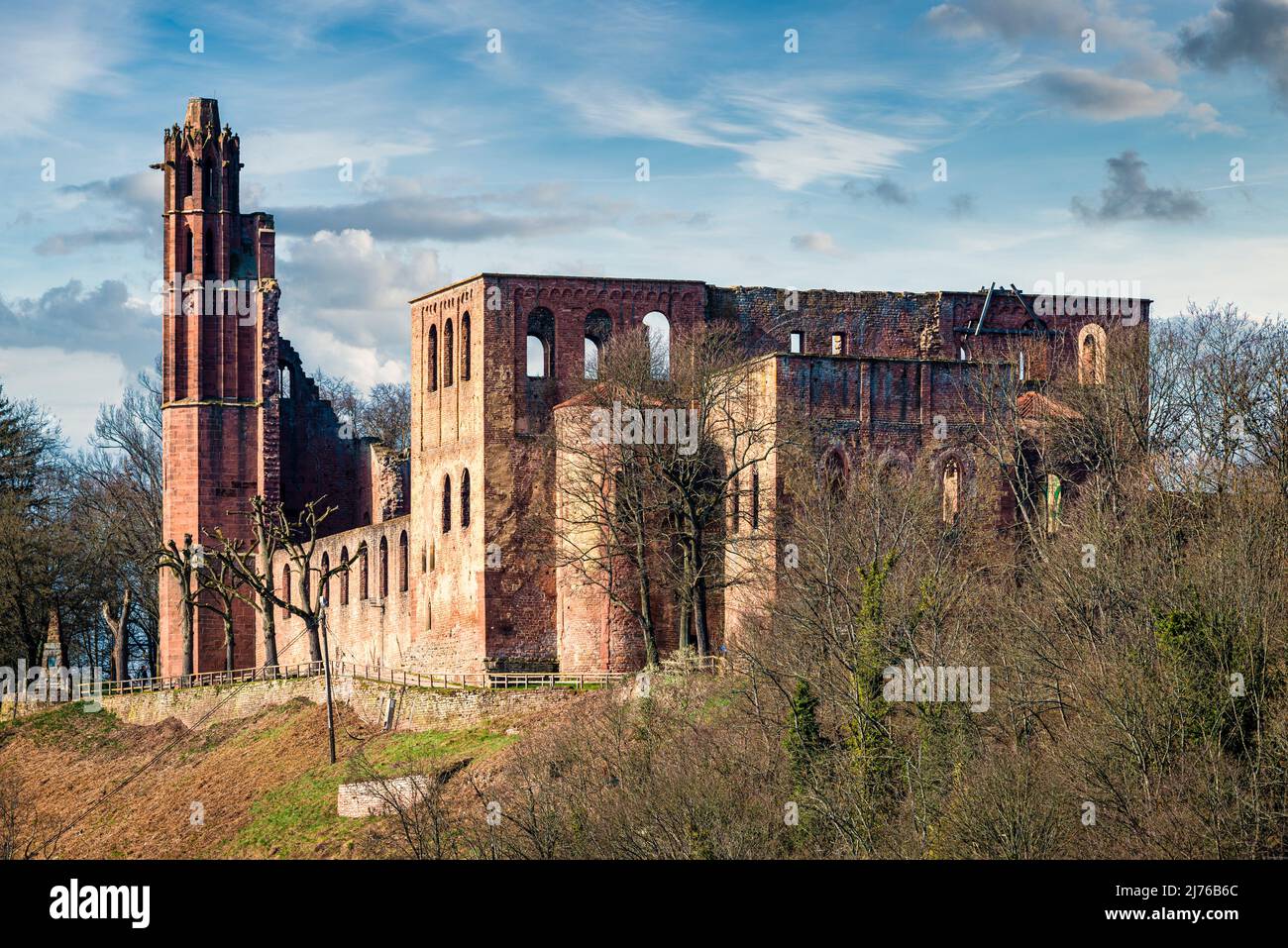 Rovine del monastero di Limburgo vicino a Bad Dürkheim, ex abbazia benedettina, luogo di concerti e spettacoli teatrali nel Parco Naturale della Foresta Palatinato, Foto Stock