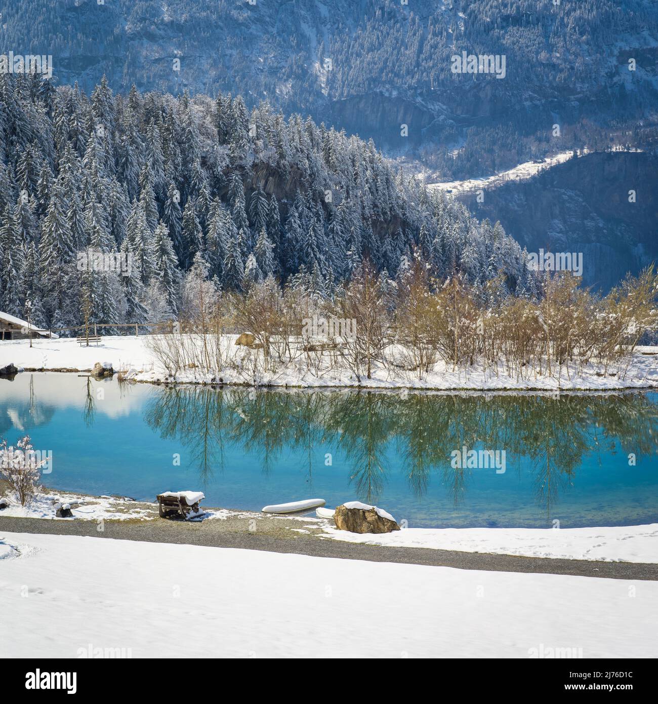 Lago artificiale di nuoto Hasliberg in inverno Foto Stock