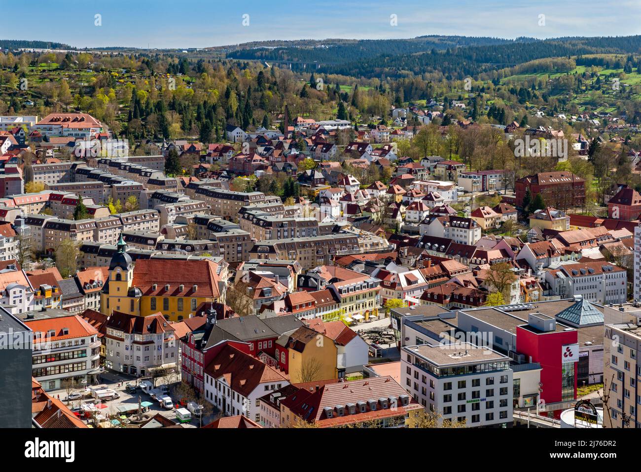 Germania, Suhl, vista di Suhl dalla Ottilienkapelle sul DOMBERG, di fronte a sinistra, municipio e Marienkirche. Di fronte, centro commerciale am Steinweg. Foto Stock