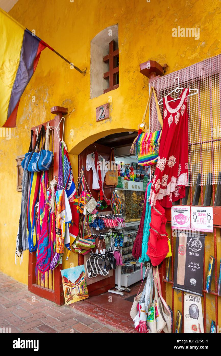 Negozi di artigianato souvenir, Las Bovedas, Plaza De Las Bovedas, Old Cartagena, Cartagena, Bolivar, Repubblica di Colombia Foto Stock
