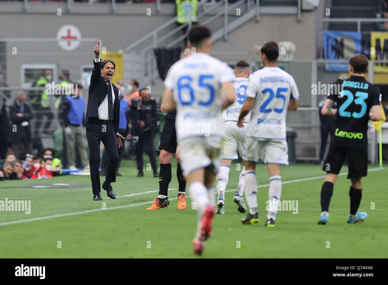 Simone Inzaghi Capo allenatore del FC Internazionale urla ai suoi