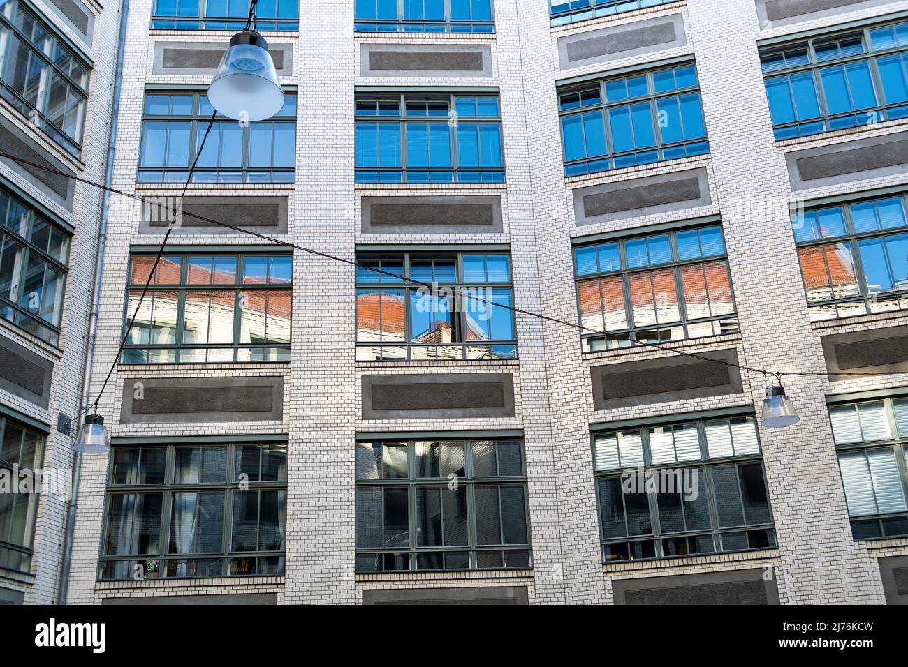 Berlino, Mitte, Hackesche Höfe, secondo cortile, pavimenti di fabbrica Foto Stock