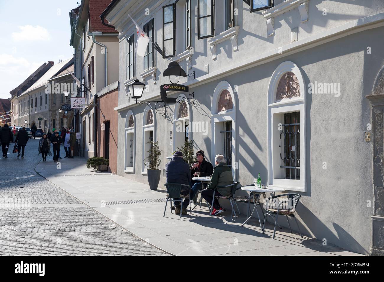 Bar nel centro storico di Ptuj (Pettau), la città più antica della Slovenia, bassa Stiria, Podravska, Slovenia, Europa Foto Stock