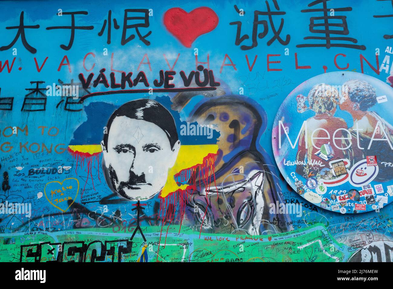 Putin come Hitler, John Lennon Wall, John Lennon Wall, Praga, Repubblica Ceca Foto Stock