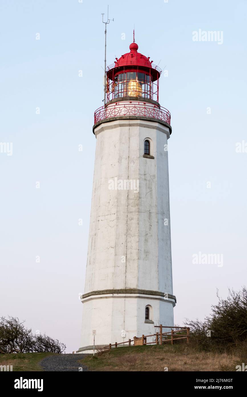 Germania, Meclemburgo-Pomerania occidentale, isola di Hiddensee, faro Dornbusch sulla Schluckwieksberg, parco nazionale Vorpommersche Boddenlandschaft Foto Stock