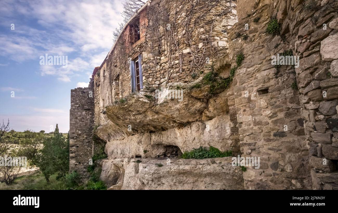 Muro del villaggio a Minerve. Il borgo medievale fu costruito su una roccia. Ultimo rifugio dei catari, uno dei più bei villaggi di Francia (Les più beaux Villages de France). Foto Stock