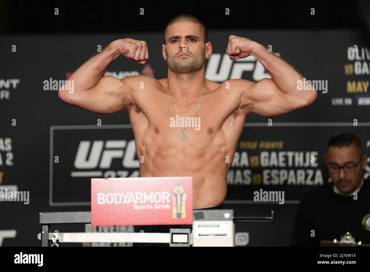 PHOENIX, AZ - Maggio 6: André Fialho passi in scala a Hyatt Regency per UFC 274 - Oliveira vs Gaethje : Official Weigh-in il 6 maggio 2022 a Phoenix, Arizona, Stati Uniti. (Foto di Louis Grasse/PxImages) Foto Stock