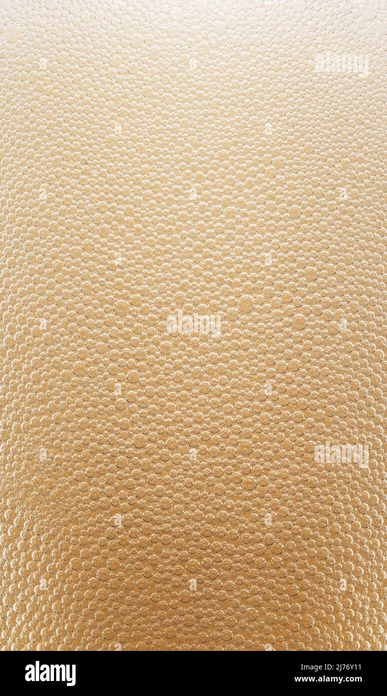 Macroscopio della struttura in schiuma di birra. Massa di bolle molto piccole nella bevanda della birra. Foto Stock