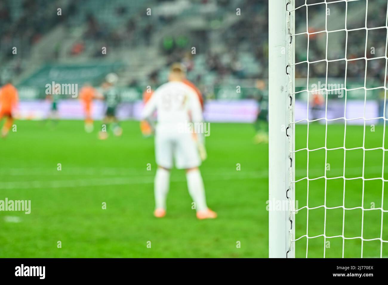 Posto di obiettivo di calcio e partita di calcio in background Foto Stock