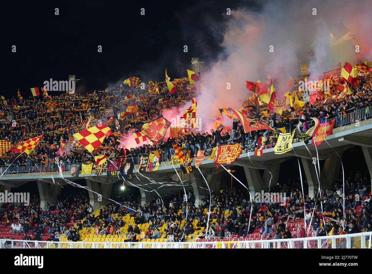 USA Lecce Supporters durante US Lecce vs Pordenone Calcio, partita di calcio italiana Serie B a Lecce, Italia, Maggio 06 2022 Foto Stock