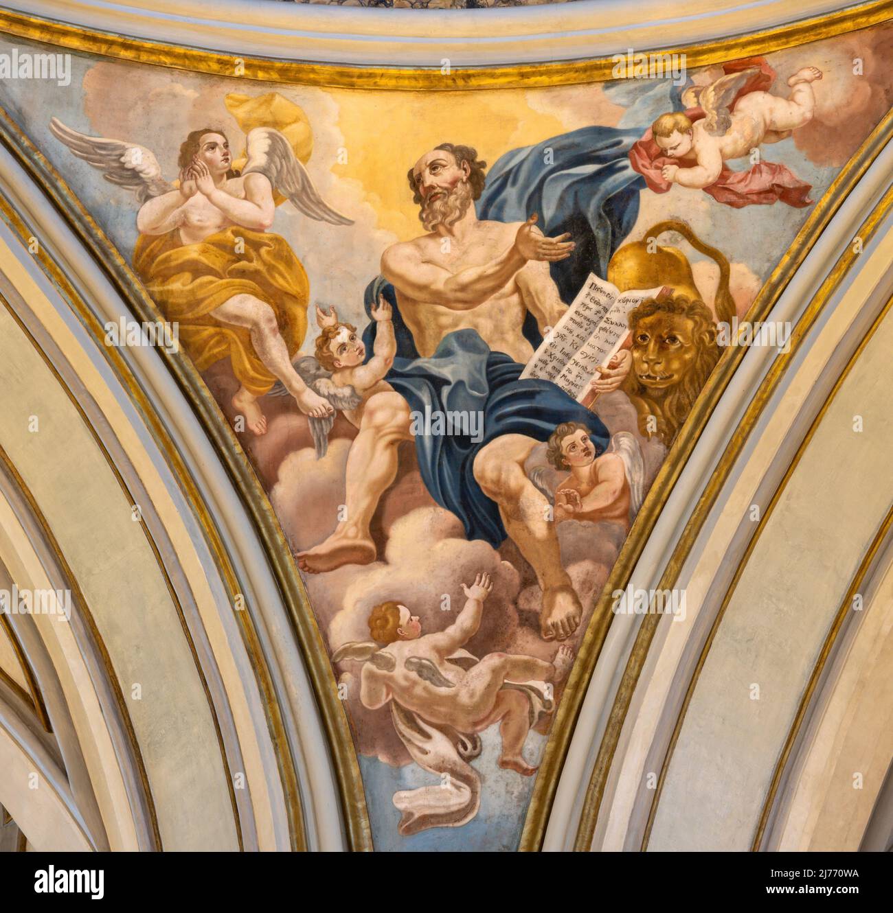 MONOPOLI, ITALIA - 5 MARZO 2022: Affresco di San Marco Evangelista in cupola della Cattedrale - Basilica di Maria Santissima della Madia dal 18 sec. Foto Stock