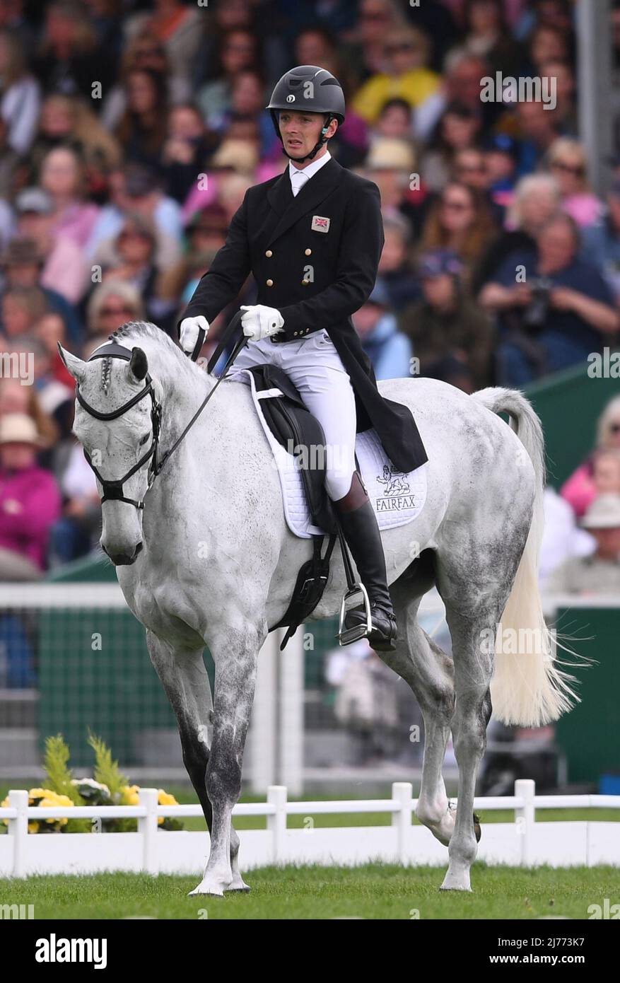 6th maggio 2022, Badminton Estate, Gloucester, Inghilterra; Mars Equestrian Badminton Horse Trials, giorno 3; Tom Jackson cavalcando CAPELS HOLLOW DRIFT durante il test di dressage il terzo giorno dei 2022 Badminton Horse Trials Foto Stock