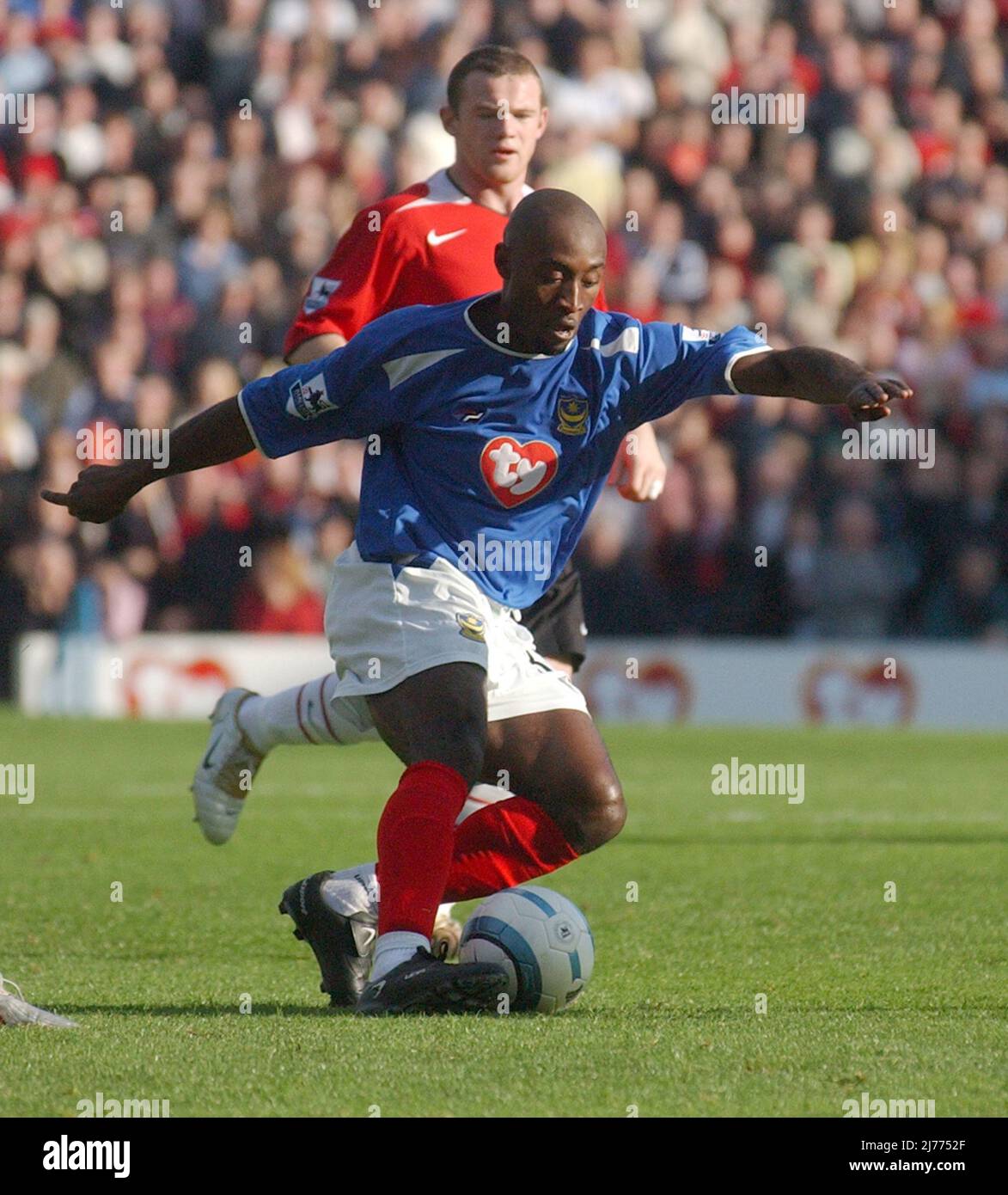 PORTSMOUTH V MAN UTD 30-10-04 LUA LUA PIC MIKE WALKER, 2004 Foto Stock