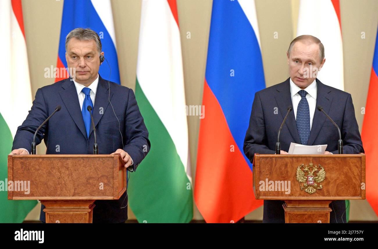 VIKTOR Orbán primo ministro ungherese alla sinistra con il primo ministro russo Vladimir Putin nel febbraio 2016 Foto Stock
