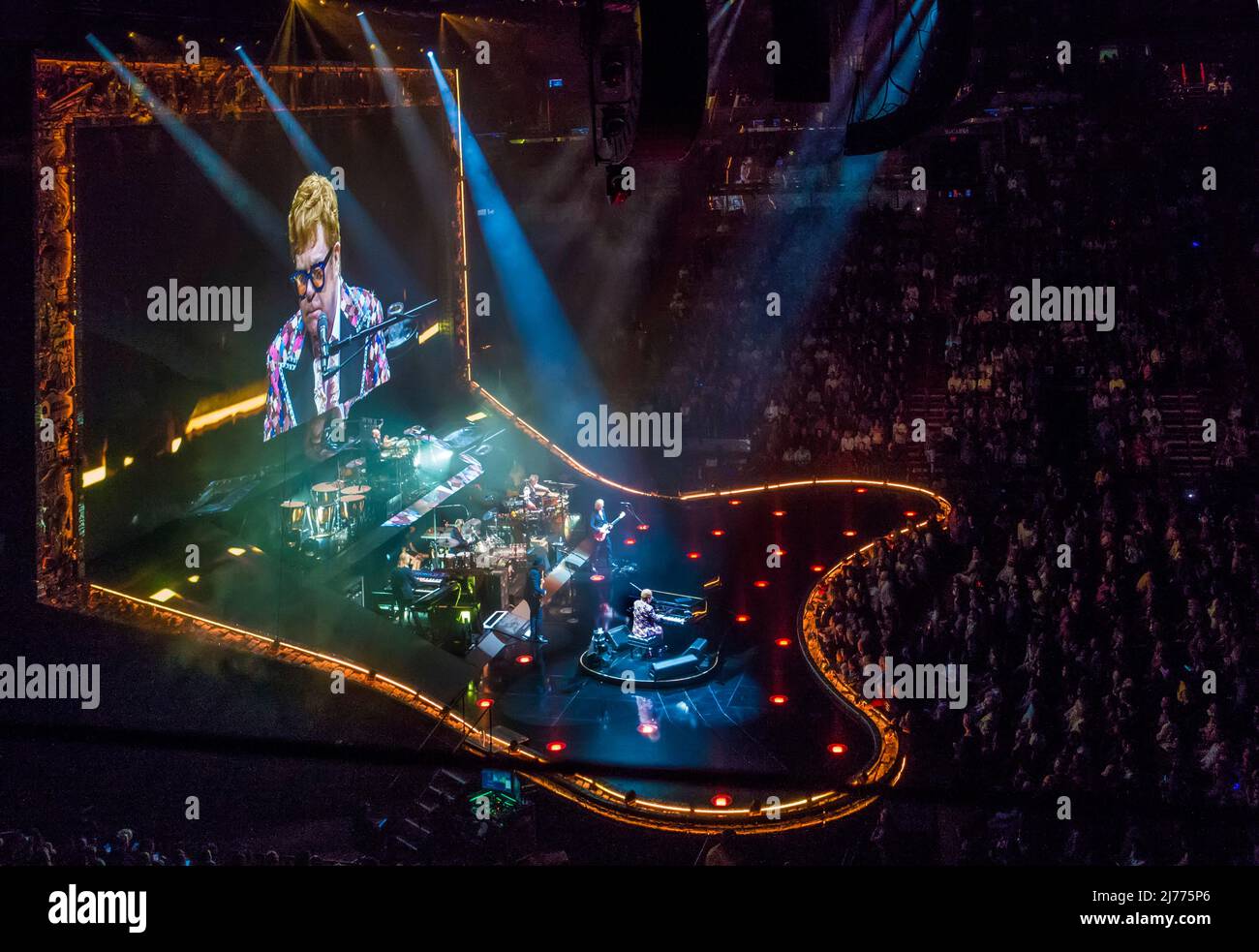 Elton John in concerto a Miami, Florida, Stati Uniti d'America nel suo tour di addio sulla strada del mattone giallo di Arrivederci Foto Stock