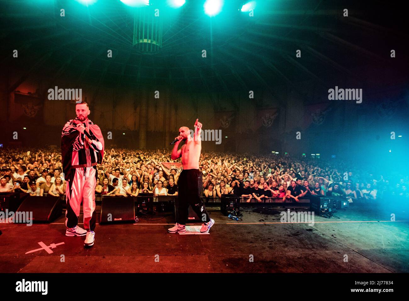 2022-05-06 21:31:53 AMSTERDAM - gli opposti durante una performance nel Gashouder. È la prima volta dalla loro divisione nel 2014 che danno il proprio concerto. ANP KIPPA PAUL BERGEN paesi bassi fuori - belgio fuori Foto Stock