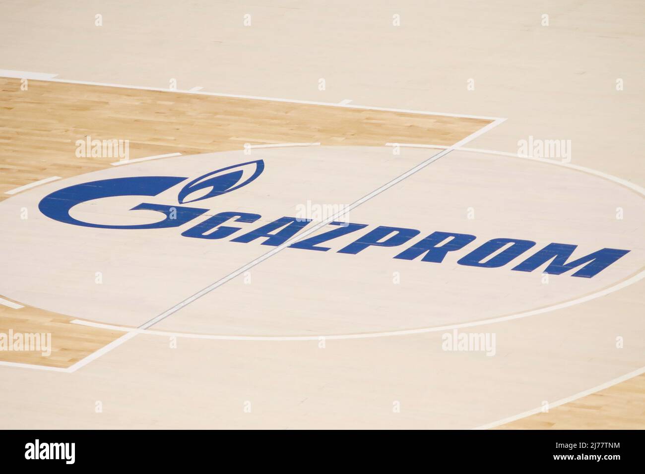 Logo dello sponsor Gazprom sulla prima partita delle 1/2 finali della partita di pallacanestro della VTB United League tra Zenit e UNICS alla Sibur Arena. Punteggio finale; Zenit San Pietroburgo 65:74 UNICS Kazan. (Foto di Kohenstantinov / SOPA Images/Sipa USA) Foto Stock